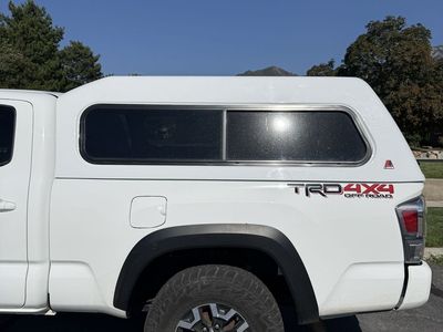 LEER 180 Camper Shell – Toyota Tacoma Long Bed – White –3rd generation (2016–2023)