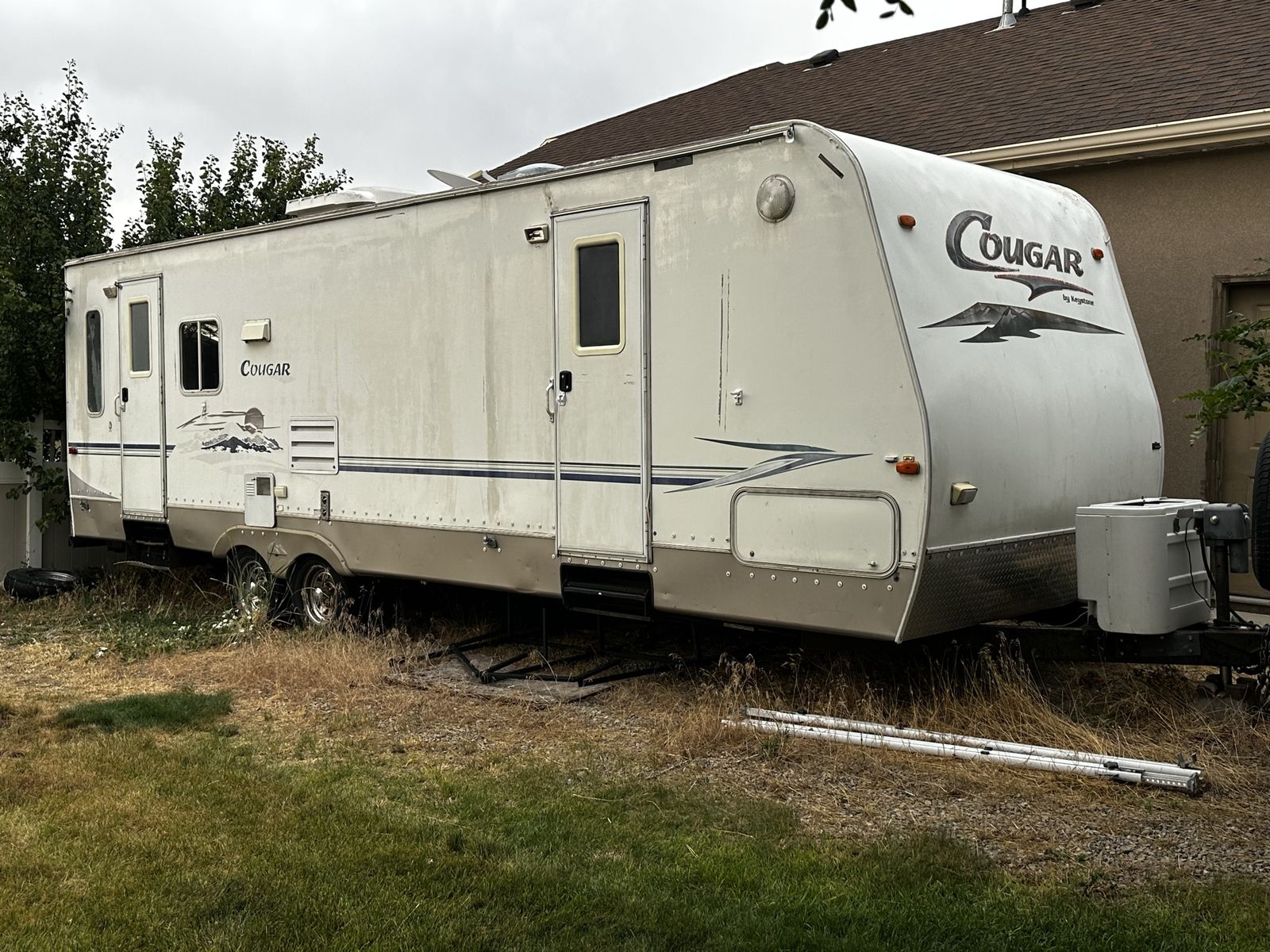 2004 29’ Keystone Cougar Camper