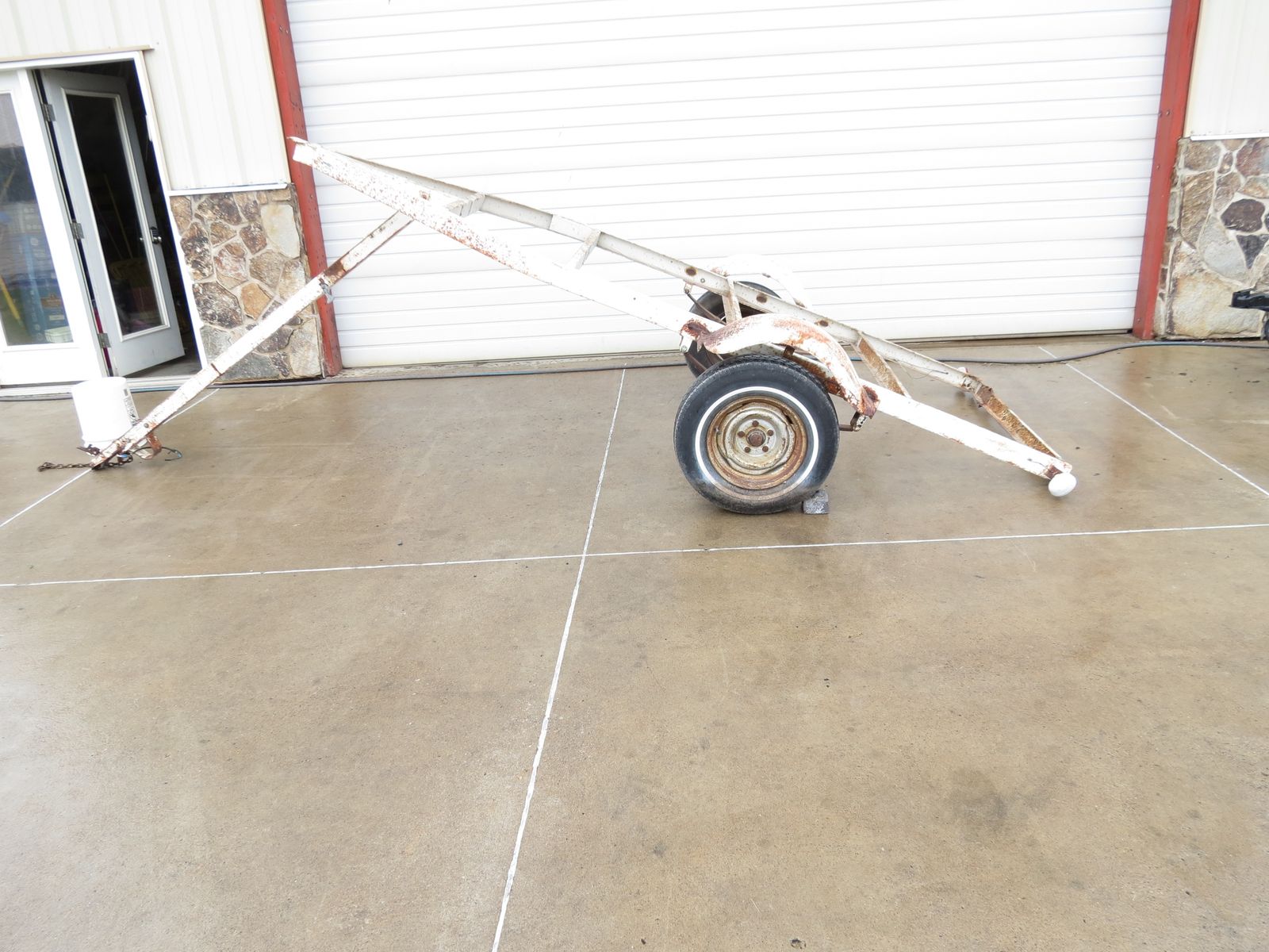 Tilting trailer frame