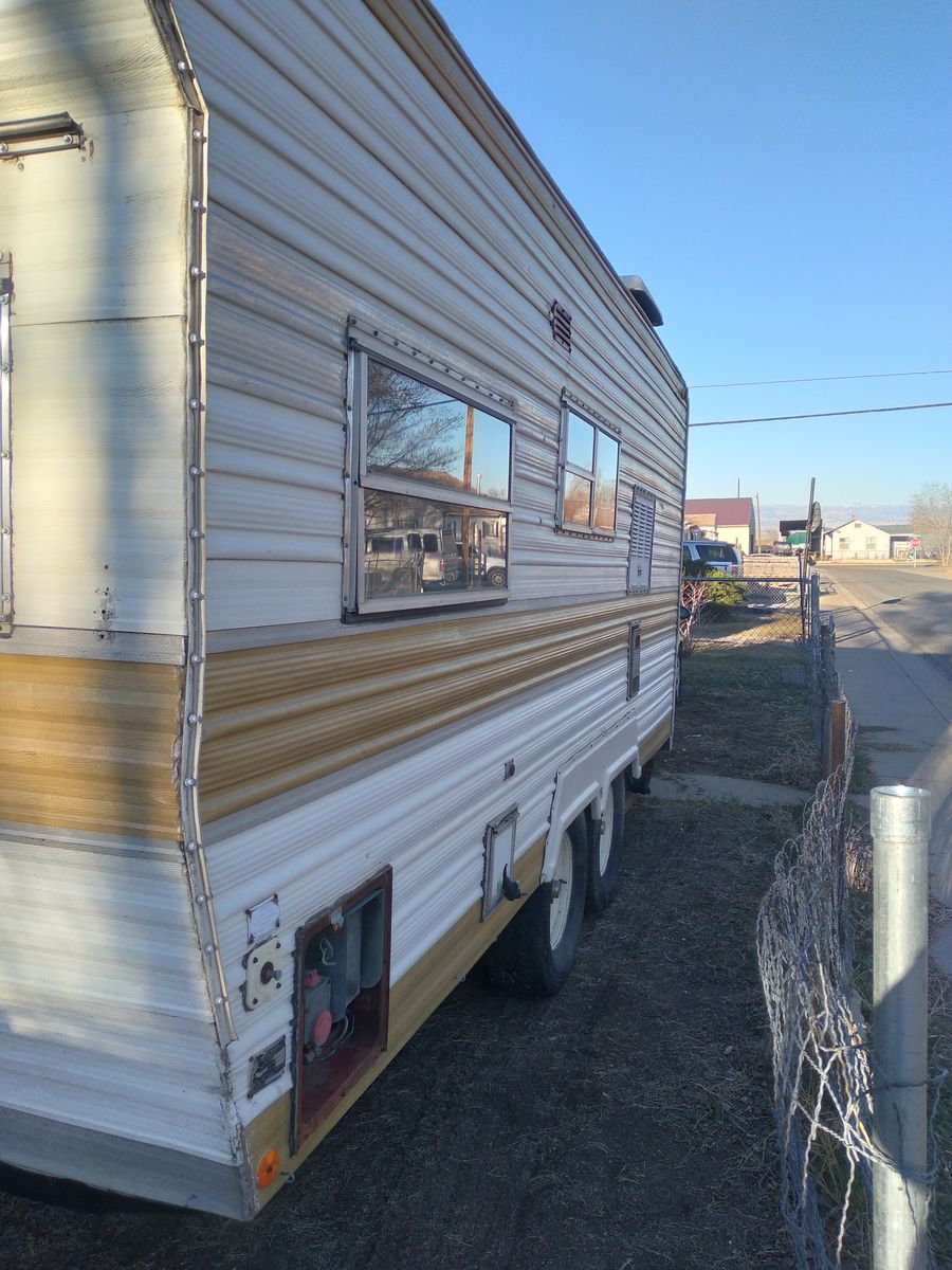 17 foot camp trailer  500.00