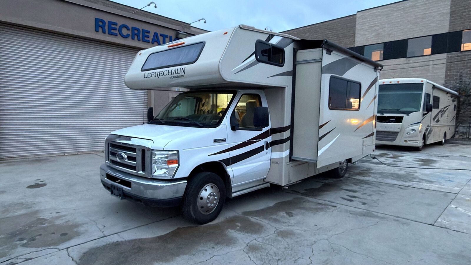 2017 Coachmen Leprechaun 220QB With Slide