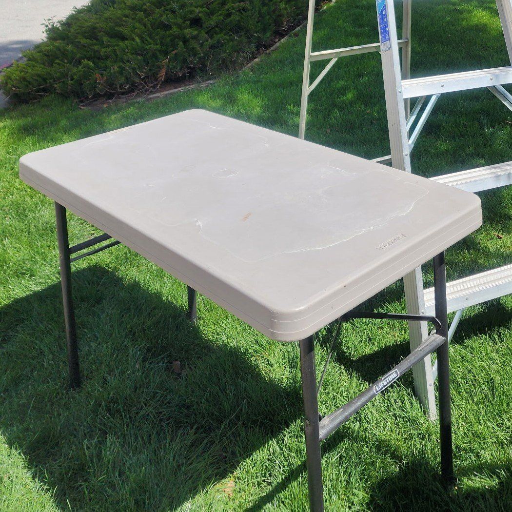 Foldable Table (2 ft x 4 ft)