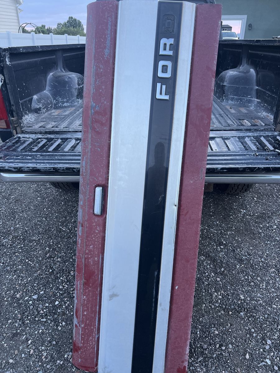 Ford F-150 Tailgate 1992-1997 with Letters & Handle (Red/Silver)