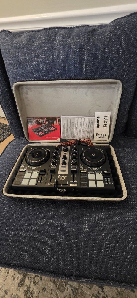 Hercules DJControl Inpulse 200 MK2 DJ Controller with Serato DJ Lite and DJUCED Software