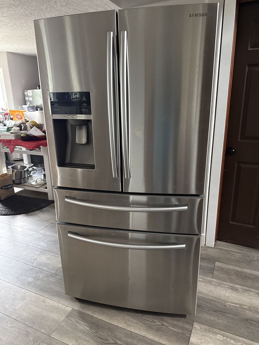 Samsung Stainless Steel French Door Refrigerator with Water Dispenser & FlexZone Drawer