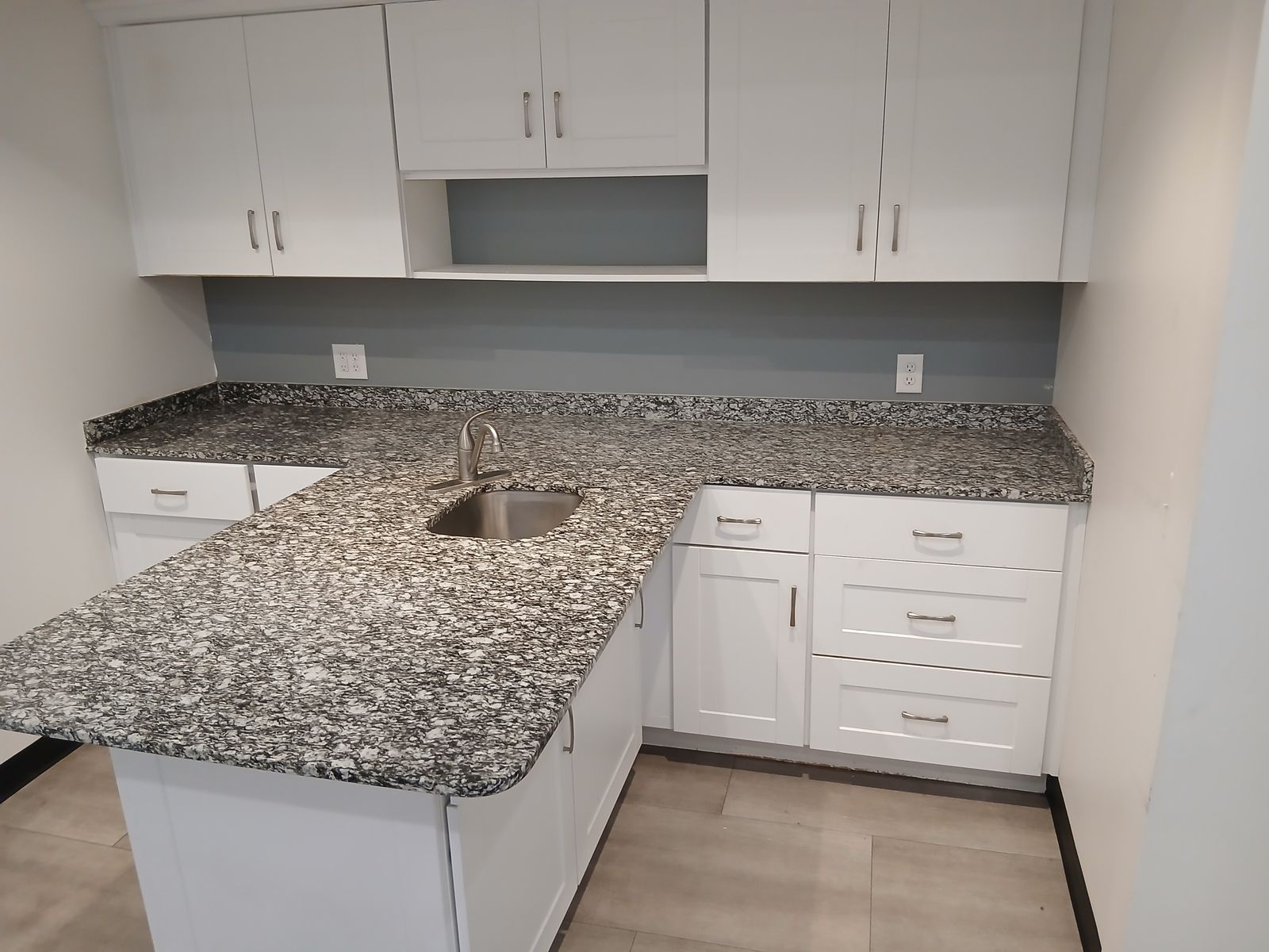 Kitchen counter tops and cabinets