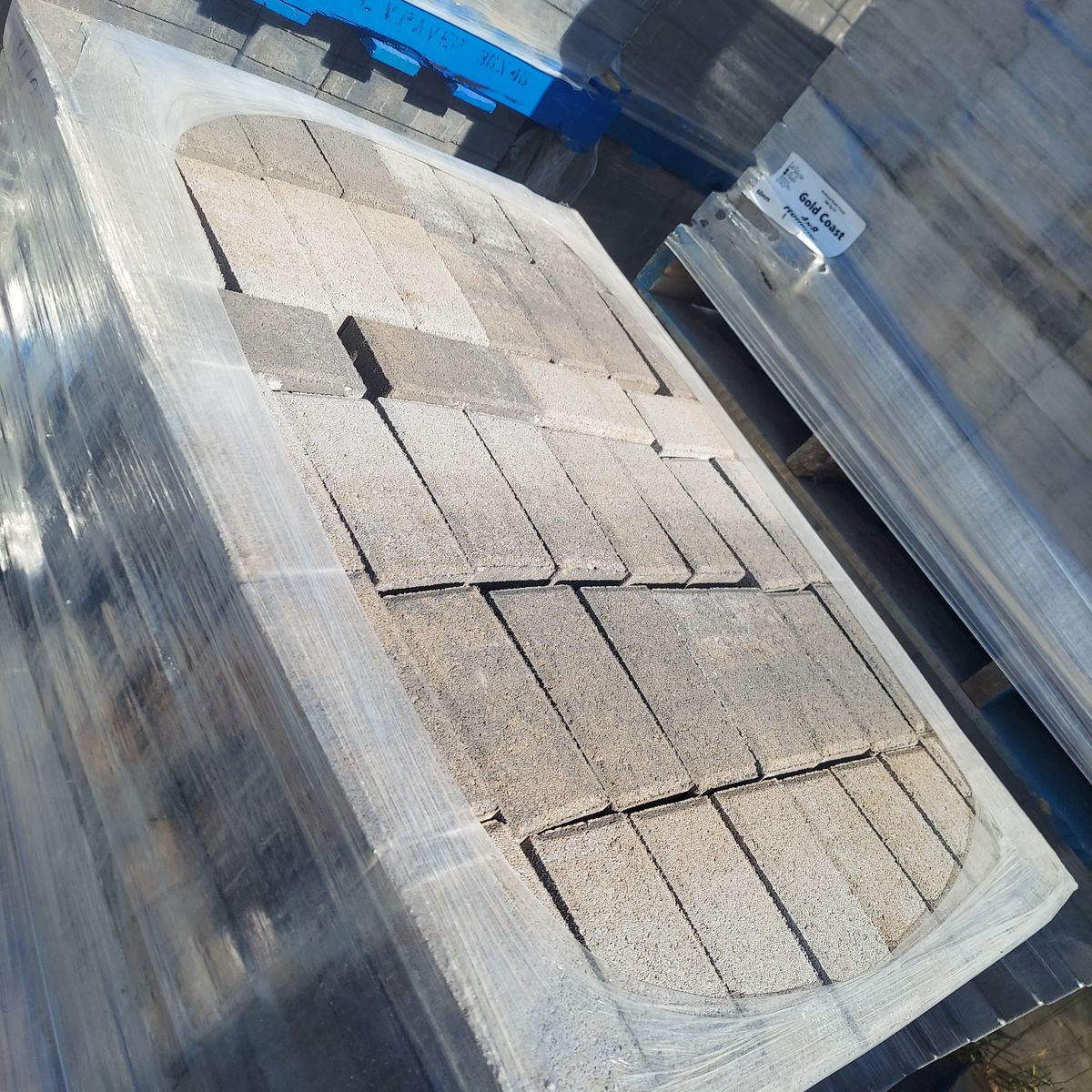 GOLD COAST HOLLAND PAVERS (4x8)