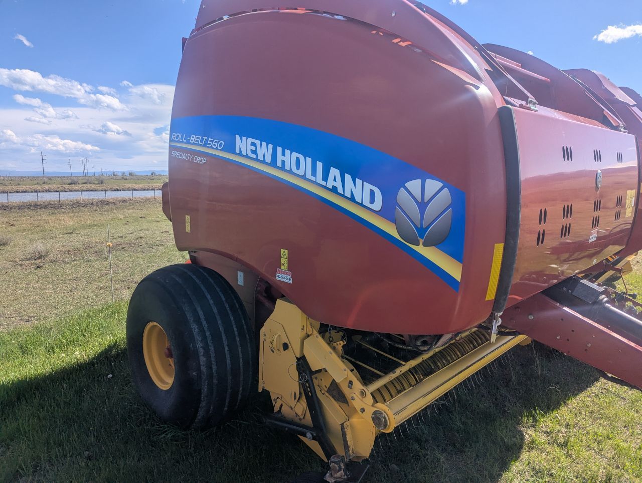 NEW HOLLAND 560 Round Baler 027694