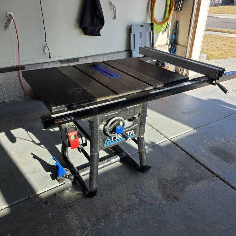 Delta 36‑725T2 contractor table saw