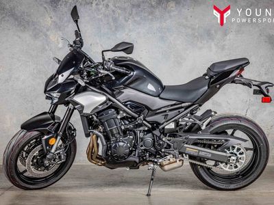 2025 Kawasaki Z900 ABS Metallic Spark Black/Metallic Carbon Gray