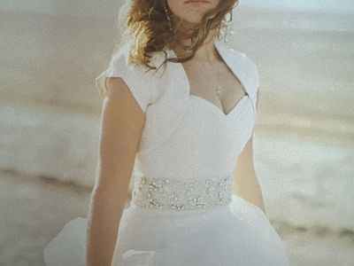 Sweetheart Sleeveless Wedding Dress with Jewel Band Size US 4