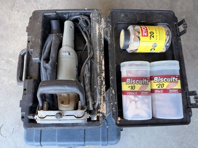 Porter Cable Biscuit Joiner 557 with case and wooden biscuits