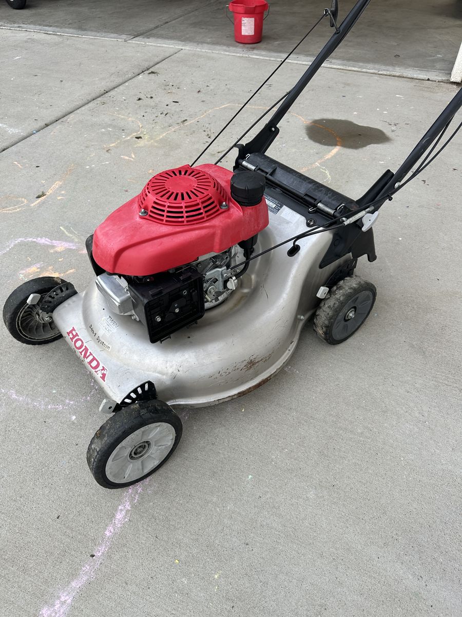 Honda HRR216 Mower - For Parts Or Fix