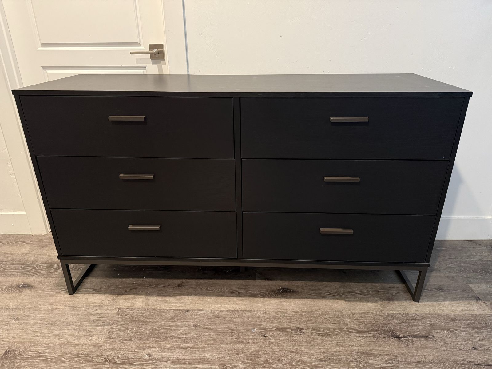 Brand New Ashley Furniture 6 Drawer Dresser