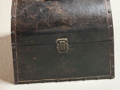 Vintage Style Faux Leather Dome Top Storage Small Trunk