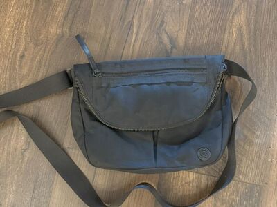 Lululemon 2L Cross Body Bag