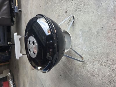 Weber Smokey Joe. 14 in. Charcoal grill