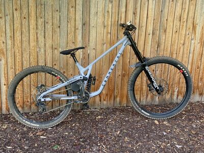 2024 Commencal Supreme DH V5 29-27.5