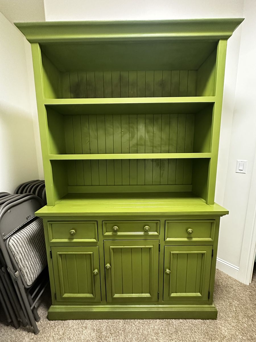 Solid Wood 2-Piece Hutch – Farmhouse Green
