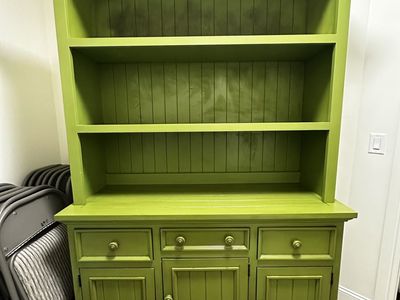Solid Wood 2-Piece Hutch – Farmhouse Green