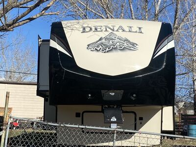 2017 Keystone Denali 280lbs Fifth Wheel