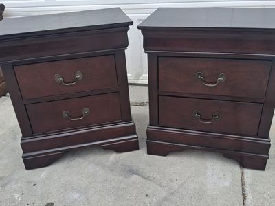 2 pine wood night stand/pepet