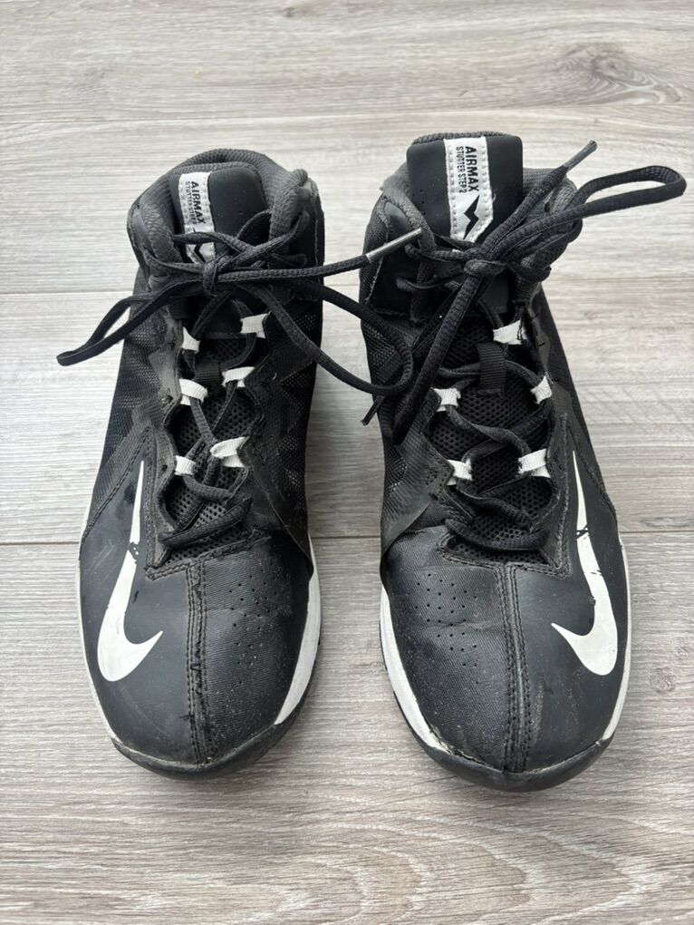 Nike Black Basketball Shoes- Size 7Y