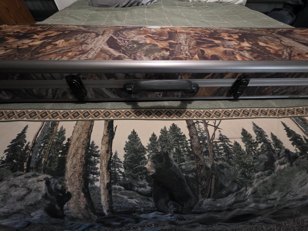 Camo Hard Gun Case, Aluminum Edges, Foam Padded Interior for Rifle/Shotgun Storage