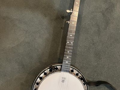 Deering Deluxe bluegrass banjo