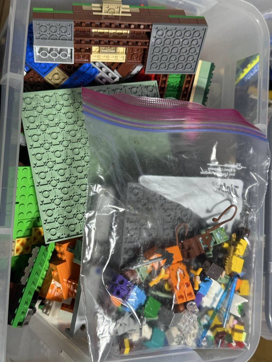Minecraft LEGO Bulk Lot - Assorted Bricks, Minifigure Parts, & Baseplates - Mixed Colors & Pieces