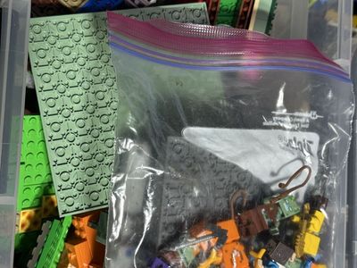Minecraft LEGO Bulk Lot - Assorted Bricks, Minifigure Parts, & Baseplates - Mixed Colors & Pieces