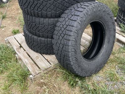 Goodyear wrangler LT325/65R18