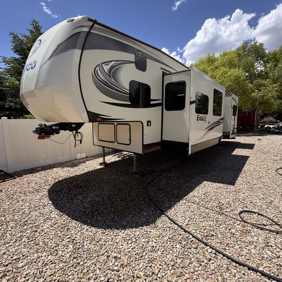 2014 Jayco Eagle Fifth Wheel Travel Trailer - Well-Maintained RV for Your Next Adventure Model 31.5FBHS