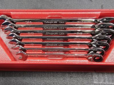 Snapon standard ratcheting end wrenches.