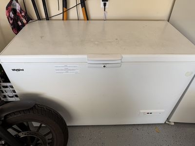 18 cu/ft Whirlpool Chest Freezer - perfect shape