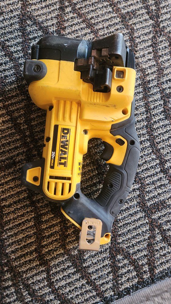 DEWALT pipe cutter  Multiple sizes.