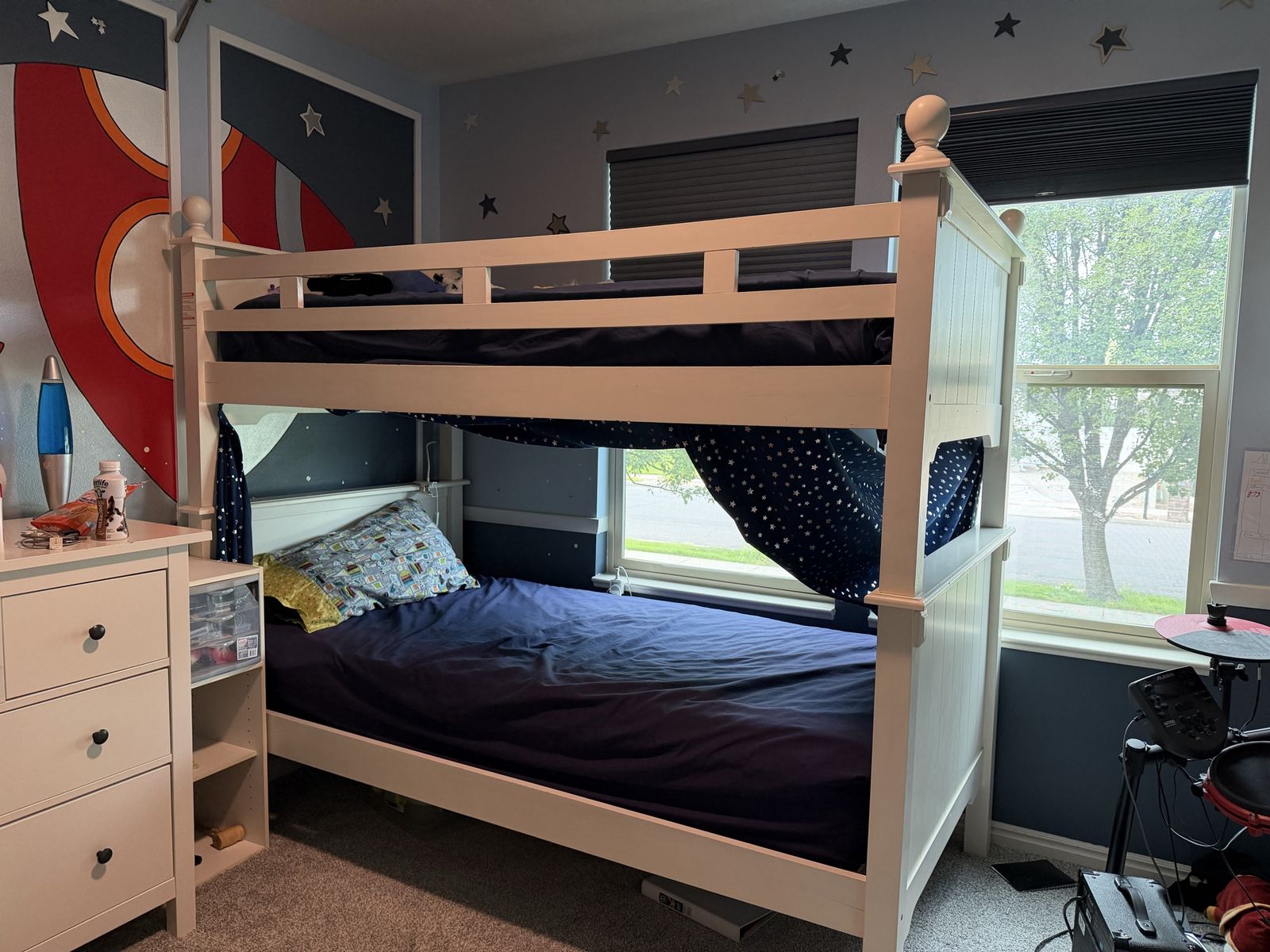 Twin Bunkbeds / can be separated 2 twins