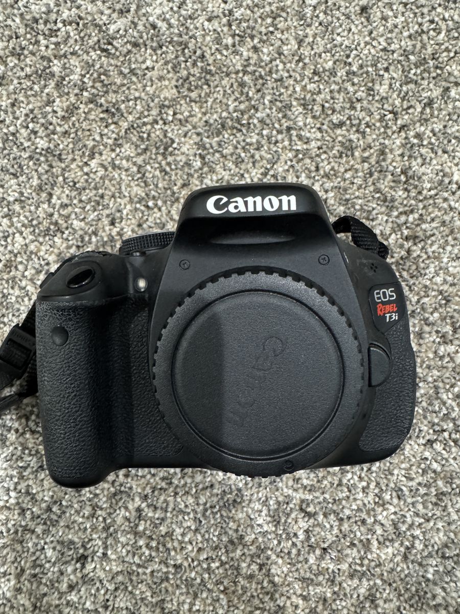 Canon EOS Rebel T3i DSLR camera