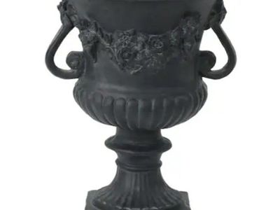 IN BOX Black Concrete Urn