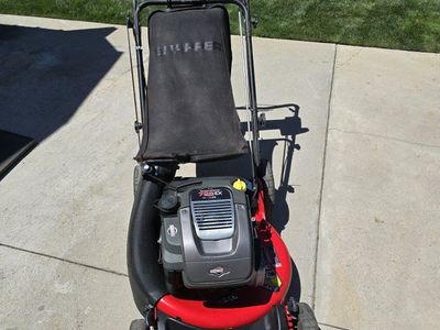 Snapper HiVac self-propelled Lawn Mower with Briggs & Stratton Engine