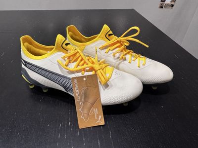 Puma King women’s 5.5 soccer cleats