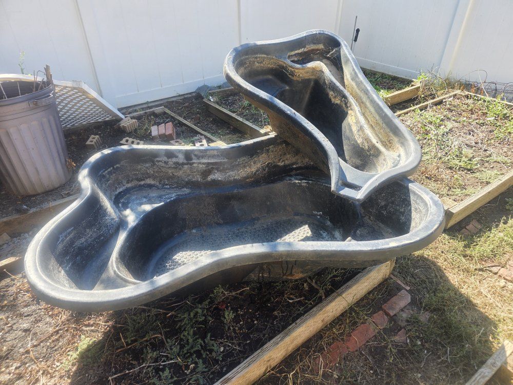 Pre-Formed Pond Liner with bio Filter and Pump - Used