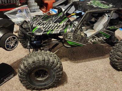 Axial wraith 2.2 rock crawler
