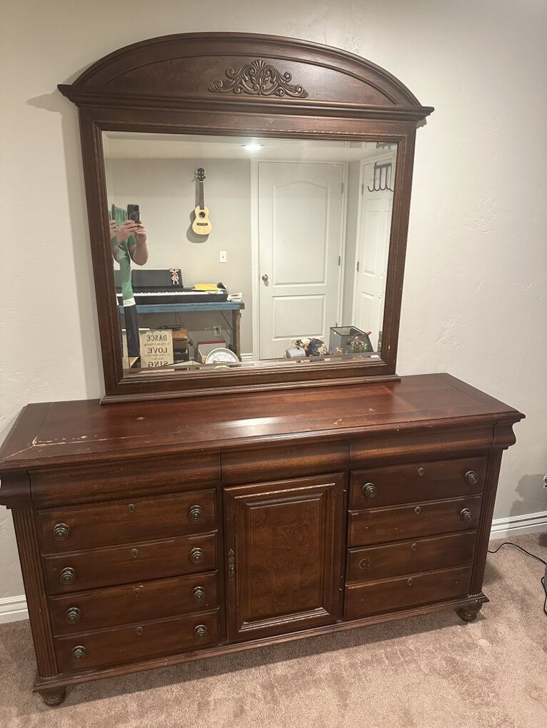 Cherrywood Dresser with Mirror – Cedar Drawers
