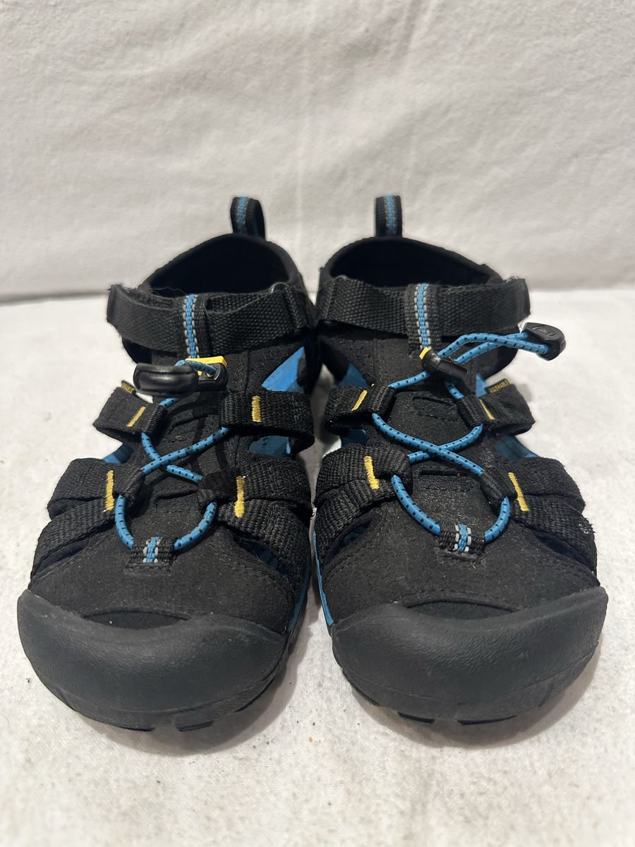 Keen youth size 3 black slim style hiking sandals