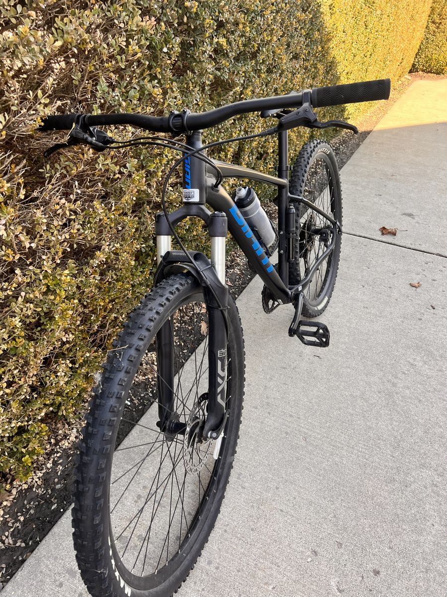 Giant talon moutain bike