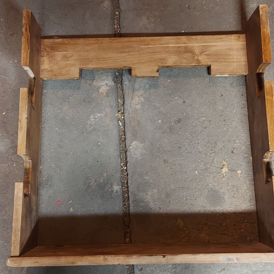 gun rack wall mountable, 23" x 22 1/2" x 4 3/4"