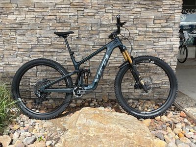 SALE BRAND NEW Yeti MTe T3 X0 T Medium Midnight