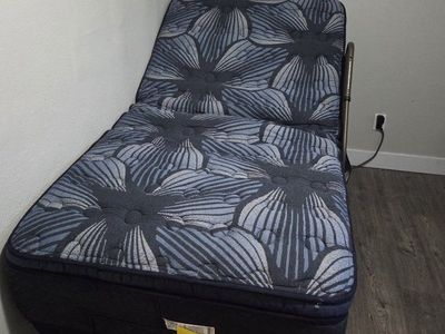 TWIN XL ADJUSTABLE BED WITH MATTRESS
