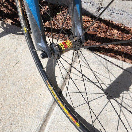 Mavic Aksium Race 700 c wheels wheelset